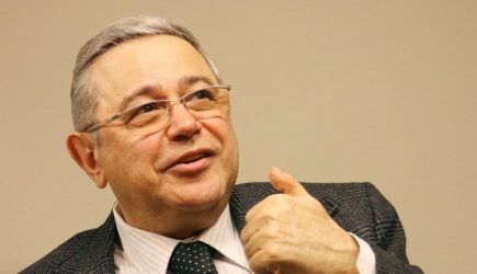 За что Петросяну присудили заплатить своей соседке сотни тысяч рублей?