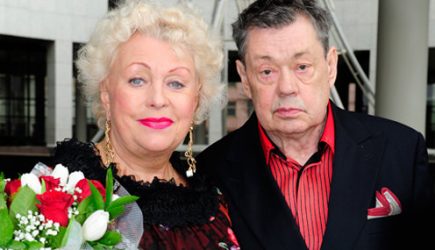 &laquo;Мы жили и будем жить&raquo;: супруга Николая Караченцова Людмила Поргина борется за жизнь актера