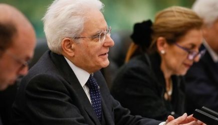 Итальянский президент распустил парламент