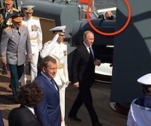 Путин посетил крейсер «Аврора» в день ВМФ