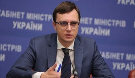 Омелян посоветовал украинцам забирать к себе родственников из России