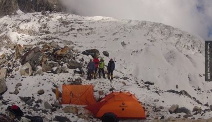 Заблокированного на неделю в горах российского альпиниста спасли в Пакистане