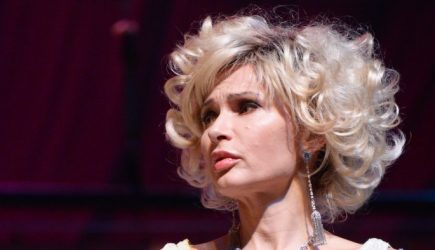 «Все-таки залетела»: 49-летней Бледанс врезали за новую беременность