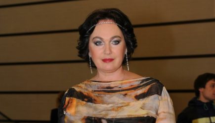 Лариса Гузеева показала постельное фото с дочерью