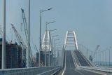Почему эвакуируют автомобили с Крымского моста?