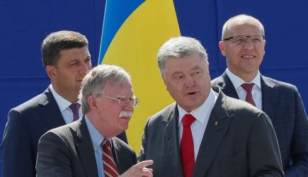 Порошенко рассказал, что&nbsp;может &laquo;остановить&raquo; Россию