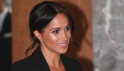 Меган Маркл спустили с лестницы по правилам