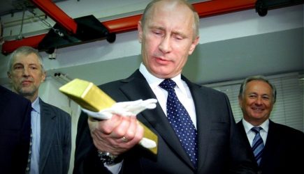 США сами напросились: В Китае пришли в восторг от «золотого удара» России по доллару