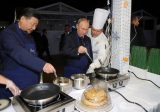 Владимир Путин и Си Цзиньпин приготовили блины (Видео)