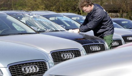 Сложности с провозом автомобилей на восточной границе Финляндии отчасти спровоцированы автомобильным рынком в Литве