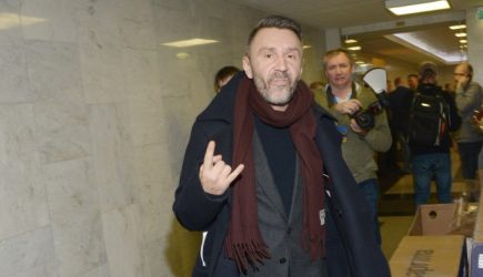 «Бороться бесполезно»: Первый канал пошел на крайние меры из-за Шнурова