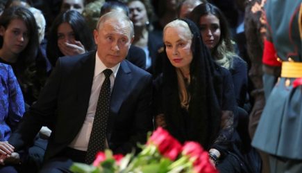 Цветущая вдова запретила оплакивать Кобзона