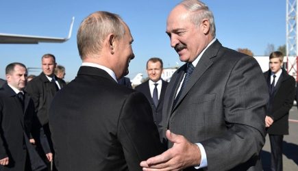 «Себе в ущерб»: Путин пошутил в гостях у Лукашенко