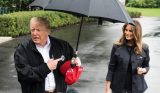 Трампу досталось за промокшую до нитки Меланью (видео)