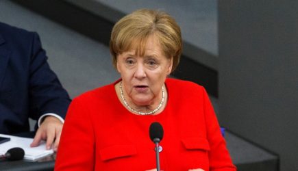 Меркель получила удар после неожиданного ухода