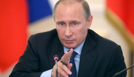 Путин наградил избитых российскими футболистами чиновников