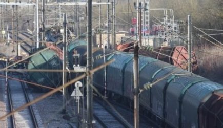 Целый город эвакуировали в США после схода с рельсов вагонов с пропаном