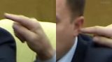 Игривый палец, подкравшийся к уху депутата на заседании Госдумы, попал на видео