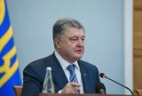 Порошенко заявил, что на Украине ограничат права россиян