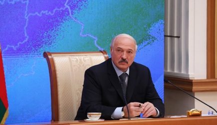 Лукашенко вызвался &laquo;помирить&raquo; Россию и Украину в Донбассе