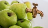 Назвали самый полезный яблочный сок