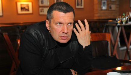 На возмутившего россиян Соловьева напали из-за слов о родине