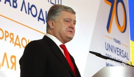Порошенко довел до обморока уполномоченного по правам человека