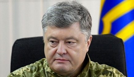 Порошенко заявил о &laquo;тотальной изоляции&raquo; России