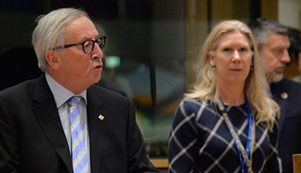 Юнкер потрепал подчиненную за&nbsp;волосы