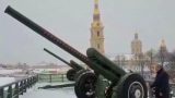 Путин выстрелил из пушки Петропавловской крепости в полдень