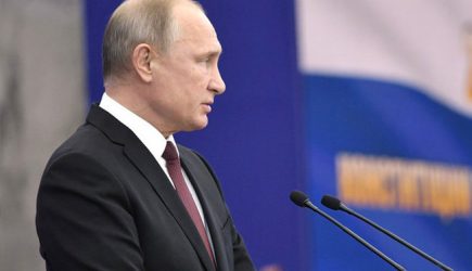 &laquo;Рейтинг продолжает сползать&raquo;: создается новый образ Путина