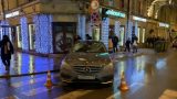 В центре Петербурга автомобиль въехал в толпу пешеходов