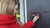 Русская семья дрогнула: 62% родителей готовы выселять 18-летних детей