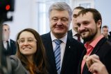 Порошенко признался в любви и был обруган
