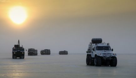 &laquo;Встретим&nbsp;британцев во всеоружии&raquo;: эксперт рассказал, как Шойгу защищает Арктику от претензий Лондона