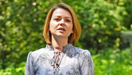 Сегодня Алина Кабаева предстала перед российскими журналистами в прекрасной форме