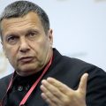 Соловьев резко ответил на обещание Туска не признавать Крым