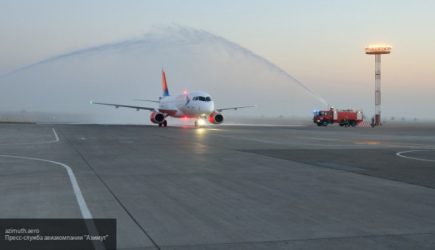 Пассажир бизнес-класса устроил в самолете дебош из-за отсутствия рыбы в меню