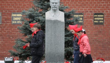 &laquo;Гори в аду, палач народа&raquo;: как антисталинисты со сталинистами подрались