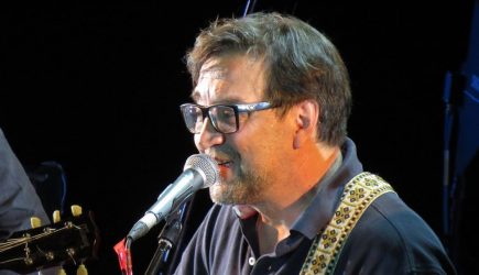 Шевчук призвал россиян вернуться на родину из США