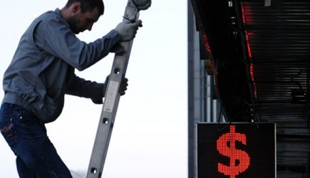 Названа новая причина для отказа от доллара