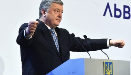 Порошенко порассуждал о &laquo;газовой игле&raquo; и не верящей слезам Москве
