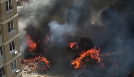 &laquo;На&nbsp;место стягиваются дополнительные силы&raquo;: крупный пожар в&nbsp;Краснодаре&nbsp;