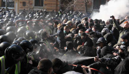 Народ вышел на митинг в Киеве с требованием &#8212; когда будет референдум о присоединении к России?