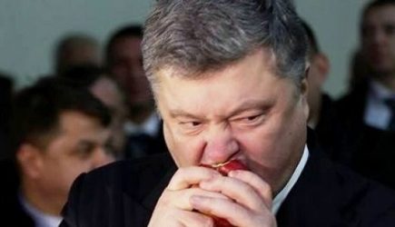 Порошенко на&nbsp;митинге в&nbsp;Чернигове осыпали нецензурной бранью