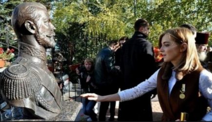 Поклонская: &laquo;Я &ndash; не монархистка. Просто государя люблю&raquo;