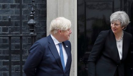 Джонсон заявил о &laquo;смерти&raquo; сделки Мэй по Brexit