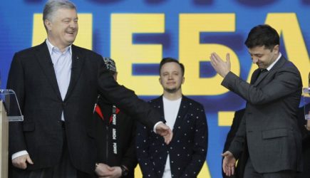 Зеленский поставил на колени орущего Порошенко