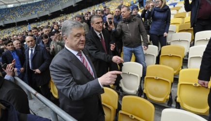 Испуганный Порошенко назвал Зеленского «котом в мешке»