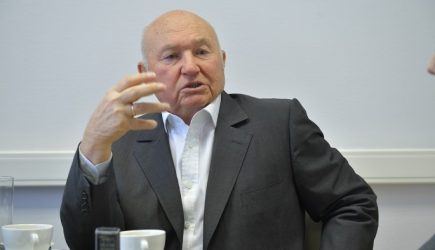 Лужков отругал французов за пожар в Нотр-Дам